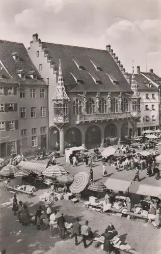 Freiburg - MArkt vor historischem Kaufhaus - 1959