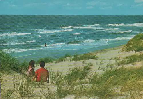 Zwei Menschen in den Dünen am Meer - 1977