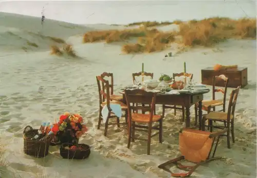 gedeckter Tisch am Strand