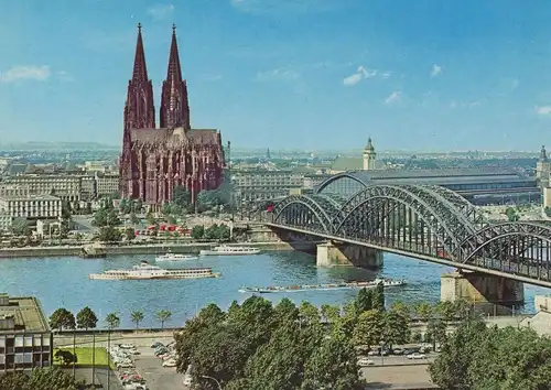 Köln - Hohenzollernbrücke mit Dom