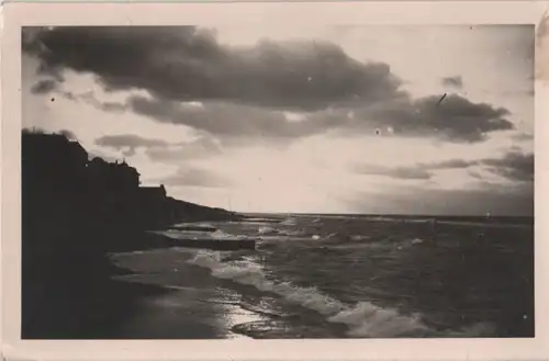Wellen am Meeresstarnd - ca. 1950