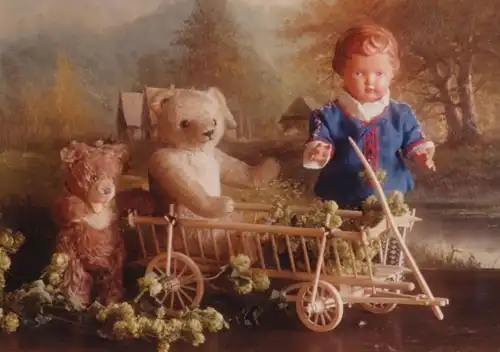 Puppe und Teddys