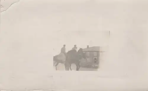 Zwei Reiter vor Haus - 1915