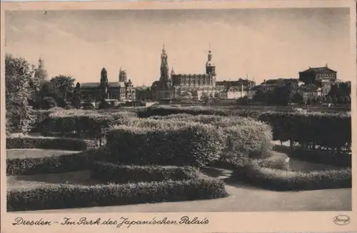 Dresden - Im Park des Japanischen Palais - ca. 1950