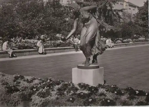 Düsseldorf - Ballwerferin im Botanischen Garten - 1959