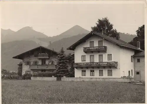 unbekannter Ort - Häuser im Gebirge