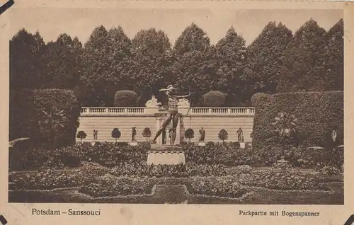 Potsdam, Sanssouci - Parkpartie mit Bogenspanner
