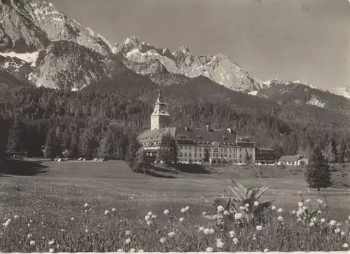 Klais, Schloss Elmau - mit Dreitorspitze