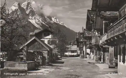 Garmisch-Partenkirchen - Frühlingsstraße gegen Zugspitze - ca. 1955