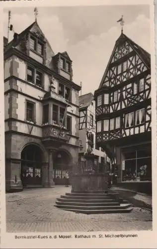 Bernkastel-Kues - Rathaus mit St. Michaelbrunnen - 1950