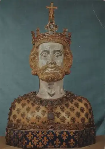 Karlsbüste mit der Schädeldecke des Kaisers