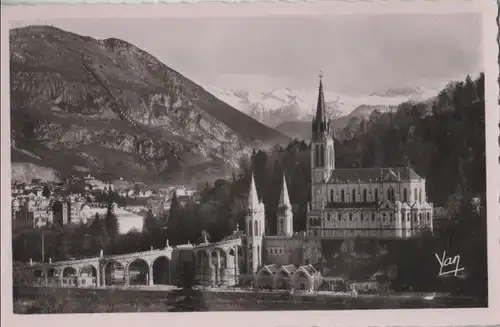 Frankreich - Frankreich - Lourdes - La Basilique et les Montagnes - ca. 1955