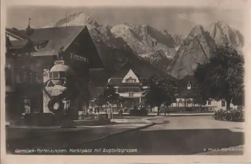 Garmisch-Partenkirchen - Marktplatz mit Zugspitzgruppe - ca. 1950