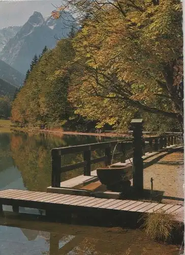 unbekannter Ort - Bäume am See