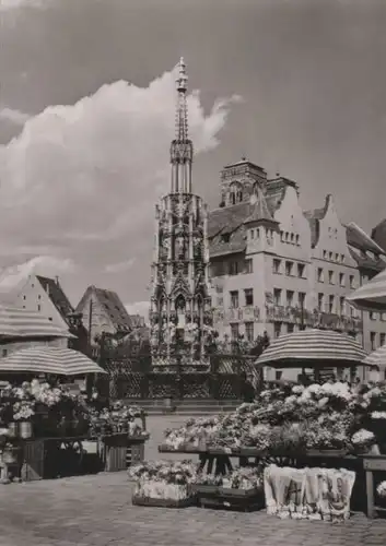 Nürnberg - Schöner Brunnen mit Markt - ca. 1960