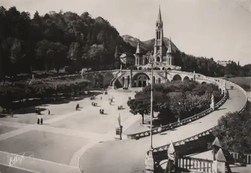 Frankreich - Frankreich - Lourdes - La Basilique et le Esplanade - 1958