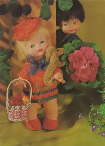 Puppen mit Korb und Blumen