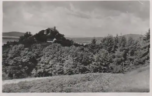 Gebäude auf Hügel - ca. 1955