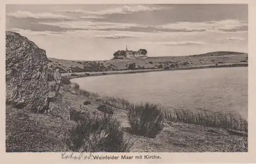 Daun - Weinfelder Maar mit Kirche - ca. 1935