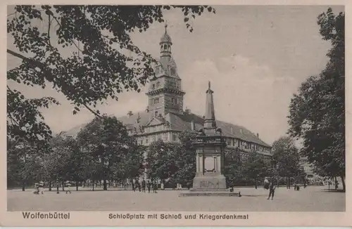 Wolfenbüttel - Schloßplatz mit Kriegerdenkmal - ca. 1935