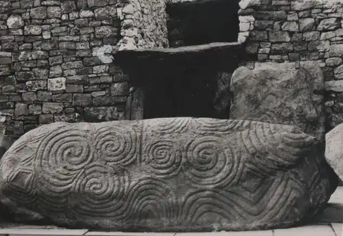 Irland - Irland - Newgrange - Decorated Entrance Stone - ca. 1960