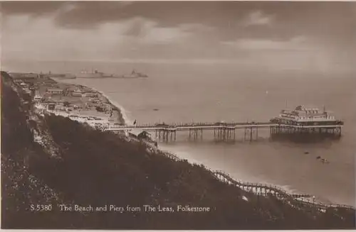 Großbritannien - Großbritannien - Folkestone - Beach and Piers - ca. 1955