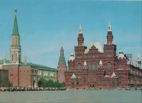 Russland - Moskau - Russland - Schlange an Bauwerk