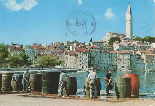 Kroatien - Rovinj - Kroatien - Fässe am Hafen