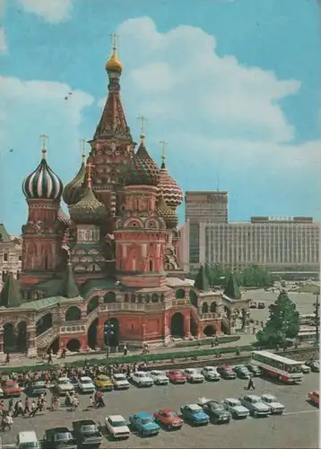 Russland - Moskau - Russland - Parkplatz vor Gebäude