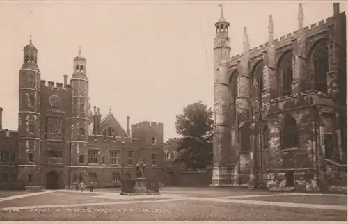 Großbritannien - Großbritannien - Eton - College, Chapel and Schoolyard - ca. 1935