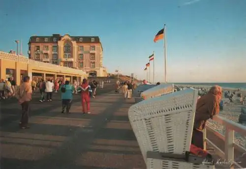 unbekannter Ort - Strand mit Promenade