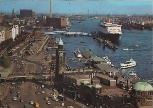 Hamburg - Landungsbrücke mit Queen Elizabeth