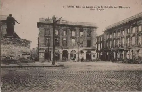 Frankreich - Frankreich - Reims - dans les Ruines apres la Retraite des Allemands - ca. 1920