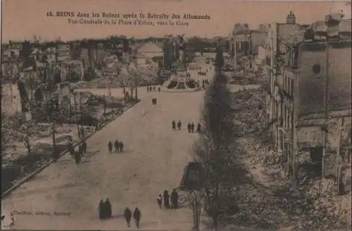 Frankreich - Frankreich - Reims - dans les Ruines apres la Retraite des Allemands - ca. 1920