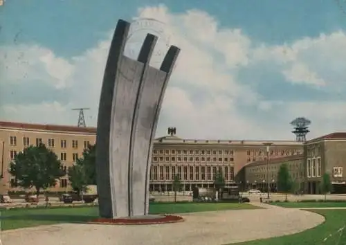 Berlin-Tempelhof, Luftbrückendenkmal - 1958