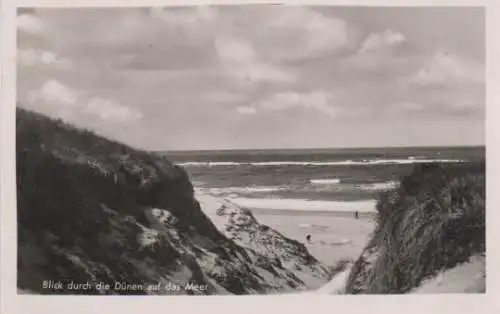 Blick durch die Dünen auf das Meer - 1941