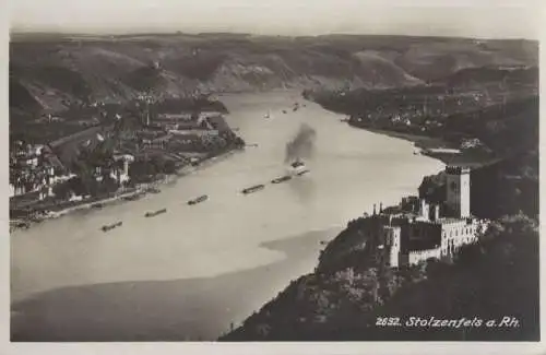 Stolzenfels (OT von Koblenz) - Dampfer auf dem Rhein