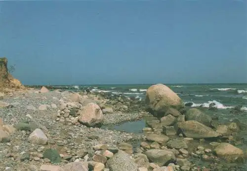 Strand mit dicken Steinen