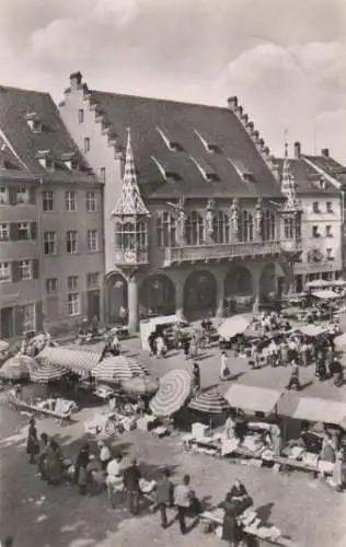 Freiburg - MArkt vor historischem Kaufhaus - 1959