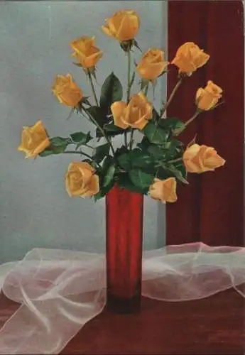 Gelbe Rosen in Vase