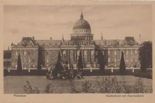 Potsdam - Stadtschloss mit Neptunsteich