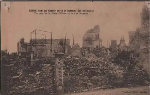 Frankreich - Frankreich - Reims - dans les Ruines apres la Retraite des Allemands - ca. 1920