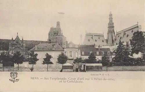 Frankreich - Sens - Frankreich - Hotel de Ville et Cathedrale