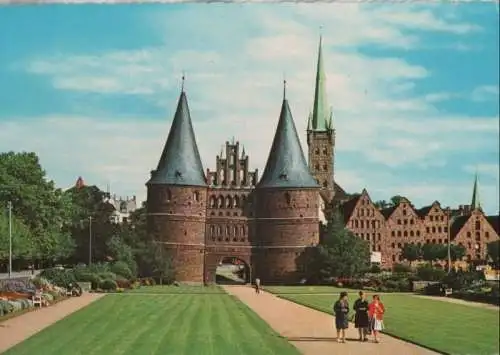 Lübeck - Holstentor und Petrikirche - 1966