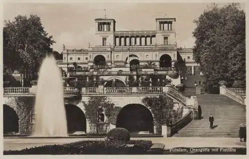 Potsdam - Orangerie mit Fontäne