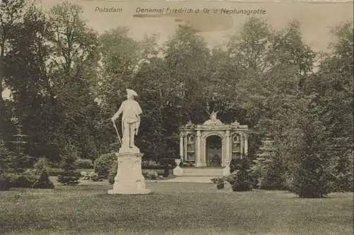 Potsdam - Denkmal und Neptungruppe