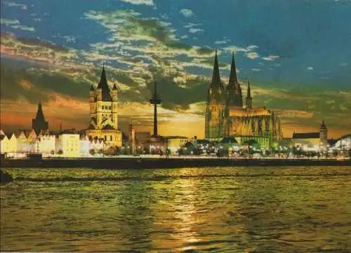 Köln - Rheinufer bei Sonnenuntergang