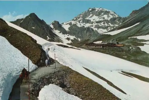 Schweiz - Davos - Schweiz - Berghaus mit Haupterkopf