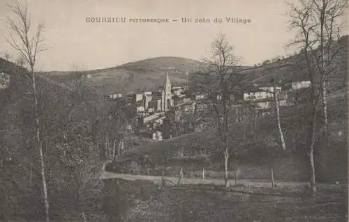 Frankreich - Courzieu - Frankreich - Un coin de Village