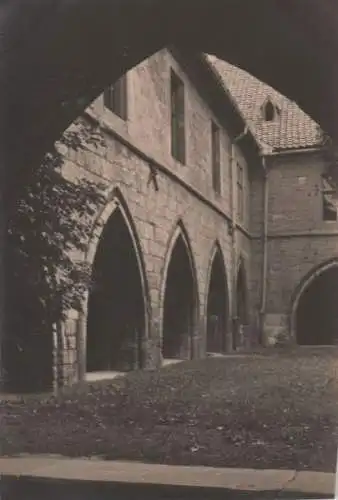 Halberstadt - Hof der Liebfrauenkirche mit Kreuzgang - ca. 1950